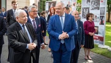 Jarosław Kaczyński na wystawie o Lechu Kaczyńskim