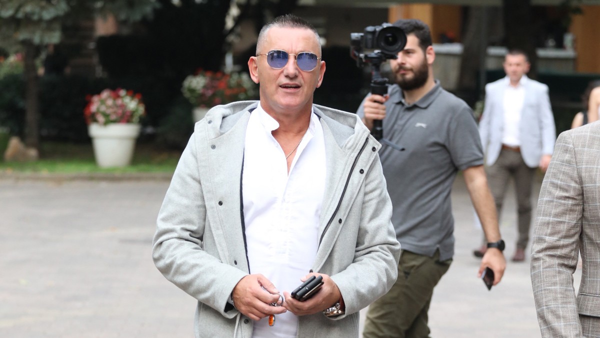 "Imao sam mnogo ljubavnica, moja žena to zna, NEĆU DA JE PONIZIM" Poznati pevač šokirao priznanjem: "Nijednoj nisam rekao da sam oženjen"