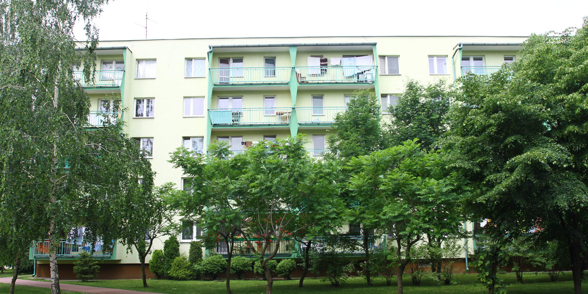 Dziecko wyrzucone z balkonu w Stalowej Woli.