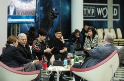 Protest w TVP. W gmachu pojawiła się kolejna warta polityków PiS