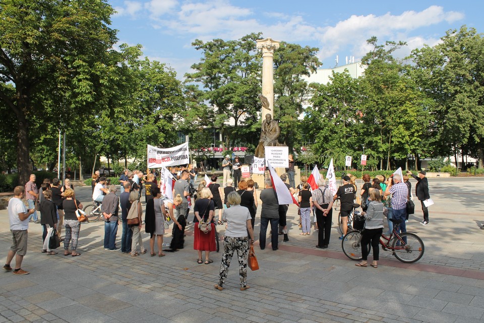 Protest KOD w Kielcach 