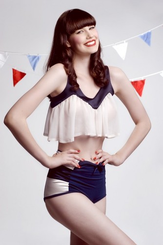 Oto wyjątkowa kolekcja jedwabnej, ręcznie szytej bielizny  w stylu żeglarskim, której producentem jest australijska firma Hopeless