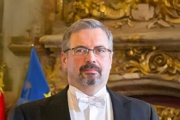 OD KRITIČARA DIJALOGA DO GLAVNOG PREGOVARAČA Ko je Agron Bajrami: Lupao packe Mogerini i Lajčaku, a sada ga je Kurti ustoličio