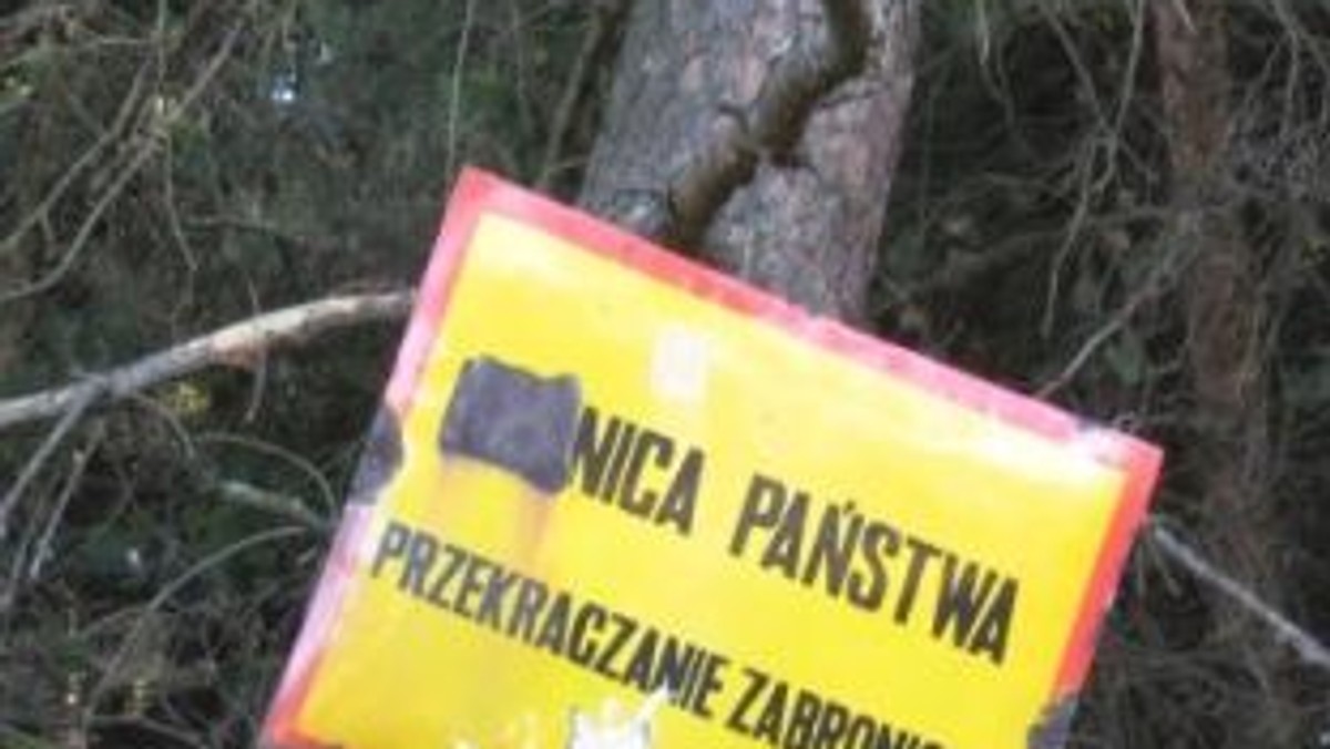 Straż Graniczna z placówki w Ustrzykach Górnych zatrzymała dziewięcioosobową grupę nielegalnych imigrantów z Afganistanu. To dwie rodziny z dziećmi w wieku od 2 do 10 lat - poinformowała rzeczniczka Bieszczadzkiego Oddziału Straży Granicznej kpt. Elżbieta Pikor.