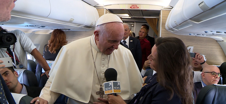 Jak wygląda podróż samolotem z papieżem? "To ciągła pogoń"