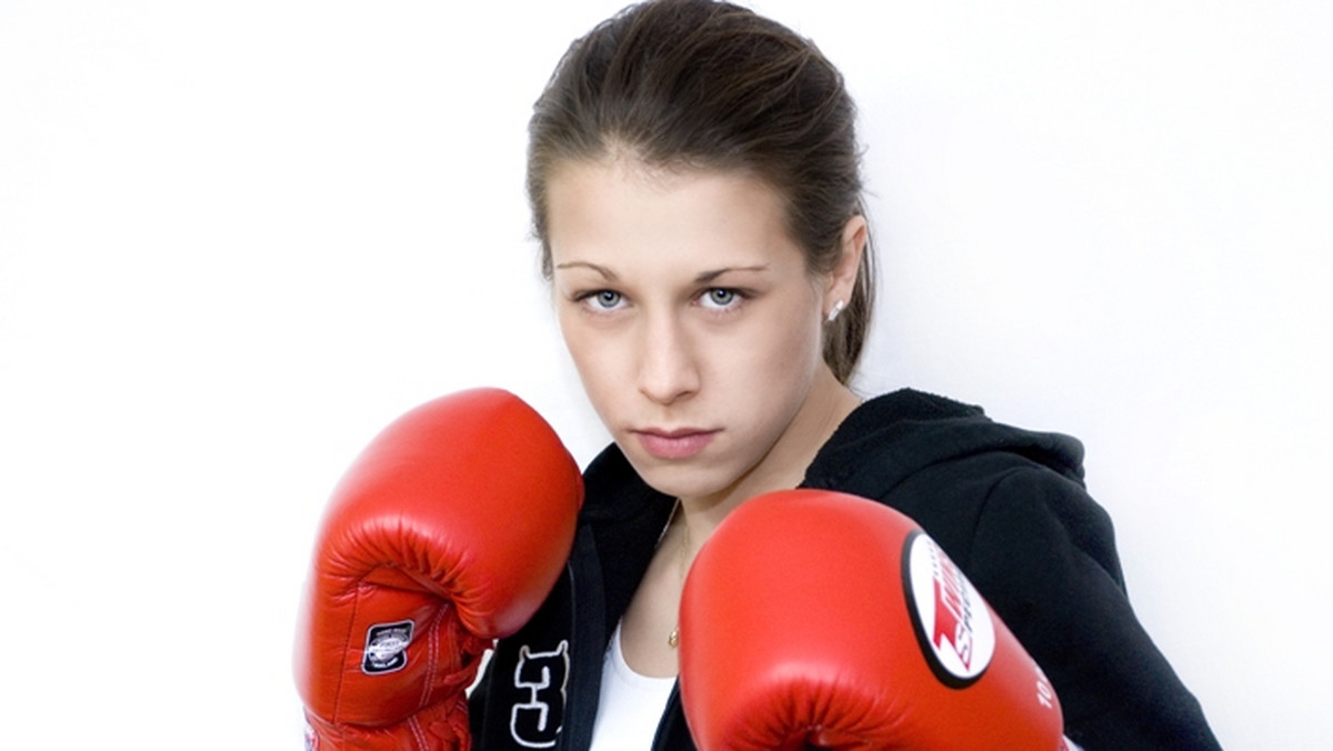 Polska trzykrotna mistrzyni świata i Europy, Joanna Jędrzejczyk (4-0 MMA, 0-0 IN) z Olsztyna podpisze niebawem umowę z największą światową organizacją walk kobiecego MMA, amerykańską Invicta FC. 26-letnia Polka ma zadebiutować podczas gali Invicta 7. Gala ma się odbyć na przełomie października lub listopada. Kontrakt Polki jest negocjowany przez Shu Hiratę, partnera zarządzającego grupy Suckerpunch Entertainment, która podpisała umowę na reprezentowanie polskiej zawodniczki.