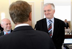 "Tusk miał czekać na okazję. Dymisja Gowina elementem większego planu"