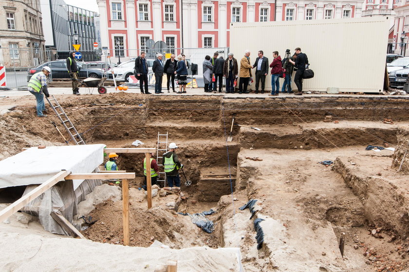 Wznawiaja badania archeologiczne na placu Kolegiackim