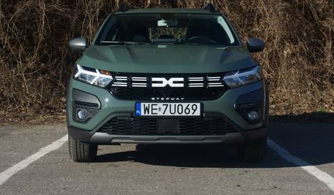 Dacia Sandero Stepway 1.0 TCe. Ma 110 KM i pokemona na grillu. I czego chcieć więcej? 