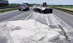 Szok na A4! Na autostradę spadł kawał betonu