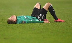 Piłkarze Legii zostawili na boisku załamanego kolegę. Pomógł mu jeden z rywali