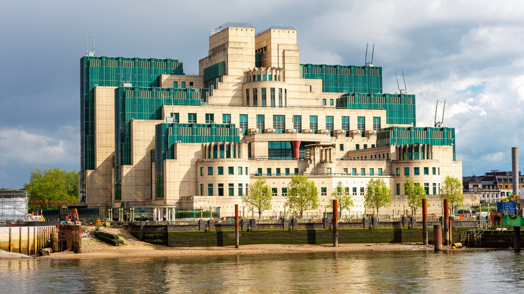 Budova britskej zahraničnej spravodajskej služby MI6.