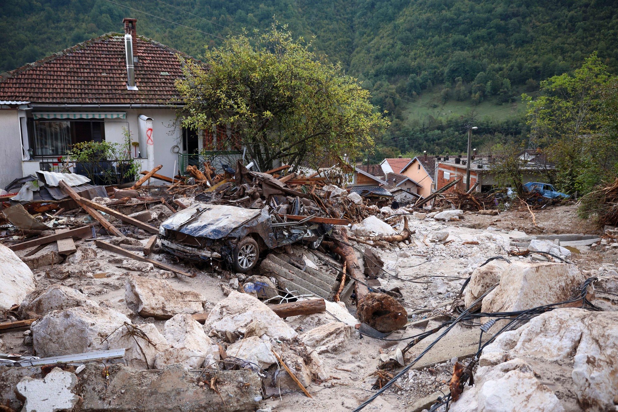Bosnu a Hercegovinu po intenzívnych zrážkach postihli ničivé záplavy.