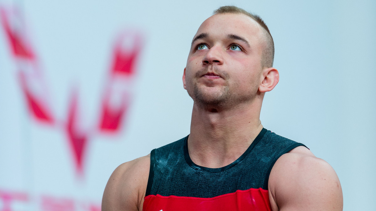 Krzysztof Zwarycz zajmuje trzecie miejsce po rwaniu w rywalizacji do 77 kilogramów na odbywających się we Wrocławiu mistrzostwach świata w podnoszeniu ciężarów.