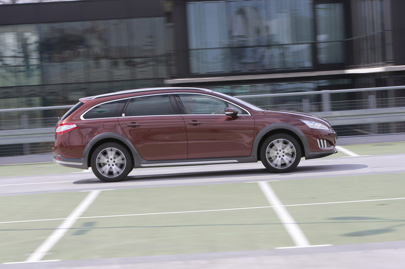 Peugeot 508 RXH: scout po francusku