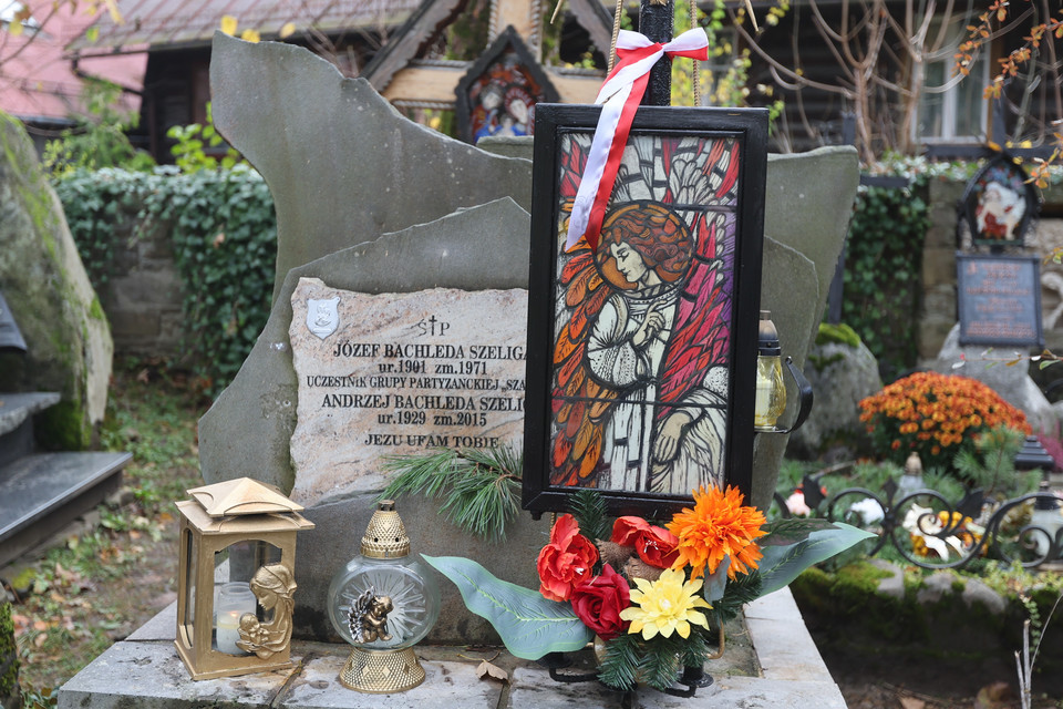 Grób Józefa Bachledy Szeligi na zabytkowym cmentarzu na Pęksowym Brzyzku w Zakopanem