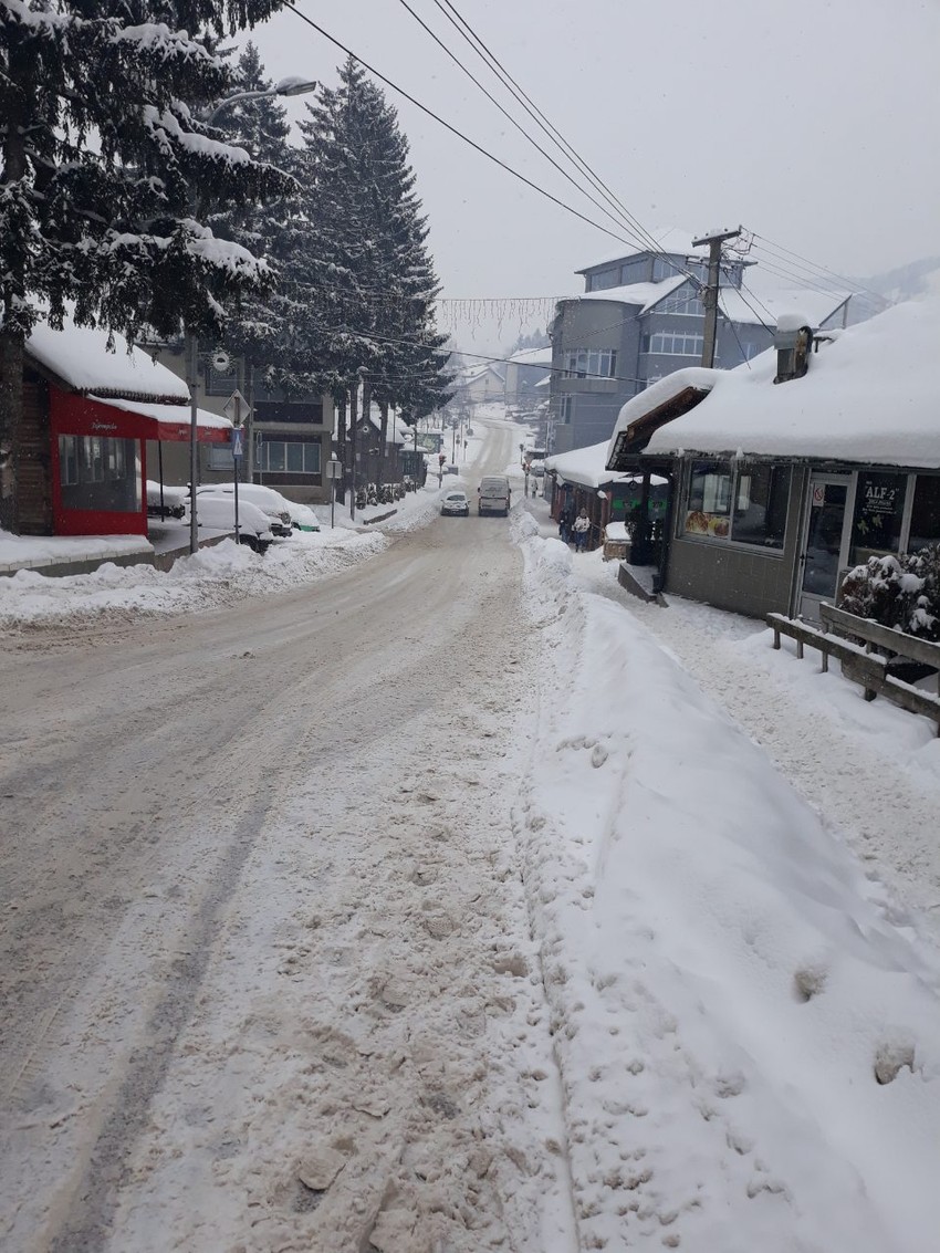 U Novoj Varoši kritično, a sneg ne prestaje da pada