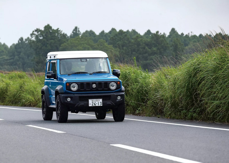 Suzuki Jimny z namiotem dachowym Kamado Canotier J3