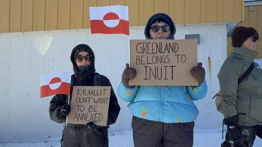Oko 1.000 Grenlanđana protestovalo je zbog Trampovih pretnji u martu 2025. godine | Foto: Getty Images