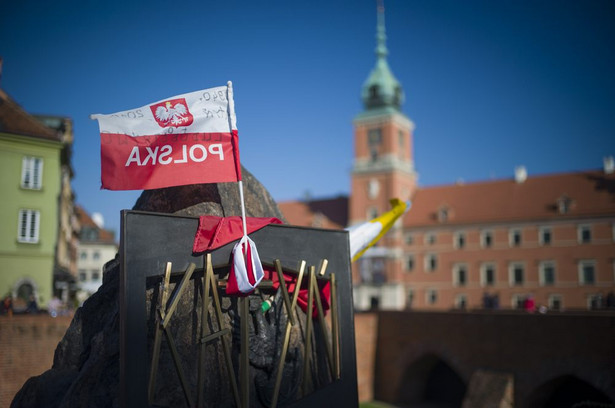 Prezydent Duda, podczas uroczystości w 226. rocznicę uchwalenia Konstytucji 3 maja, w swoim wystąpieniu na pl. Zamkowym powiedział, że chce, aby w 2018 r. odbyło się referendum ws. konstytucji.