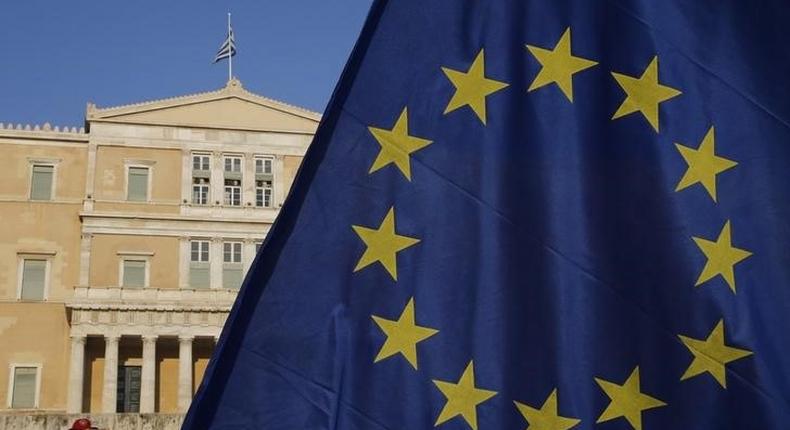 The European Union flag is seen in front of the parliament building during a Pro-Euro rally in Athens, Greece, July 9, 2015.    REUTERS/Yannis Behrakis