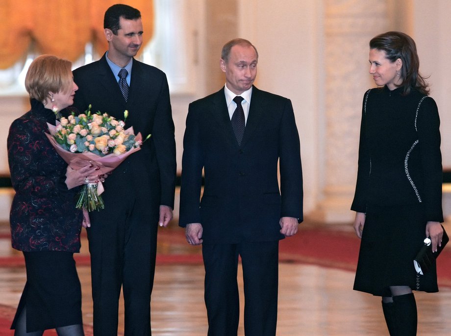 Putin and Lyudmila, his wife, welcoming Assad and Asma, his wife, in the Kremlin.