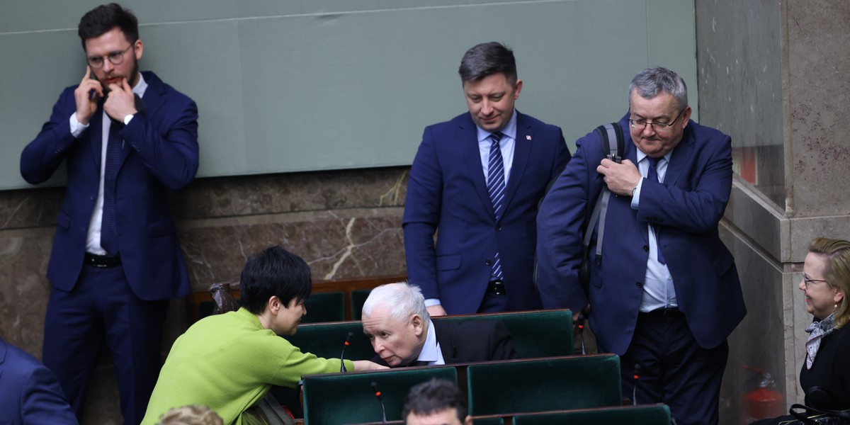 Rządząca ekipa cieszy się nadal dużym poparciem społecznym i lwia część jej wyborców z 2019 roku ponownie by na nią zagłosowała.