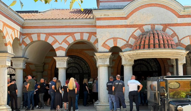 Sahrana ćerke Nevene Hot