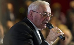 Bp Pieronek o ekshumacjach: Jeśli ktoś robiłby to w celach politycznych, to jest to bezczeszczenie zwłok