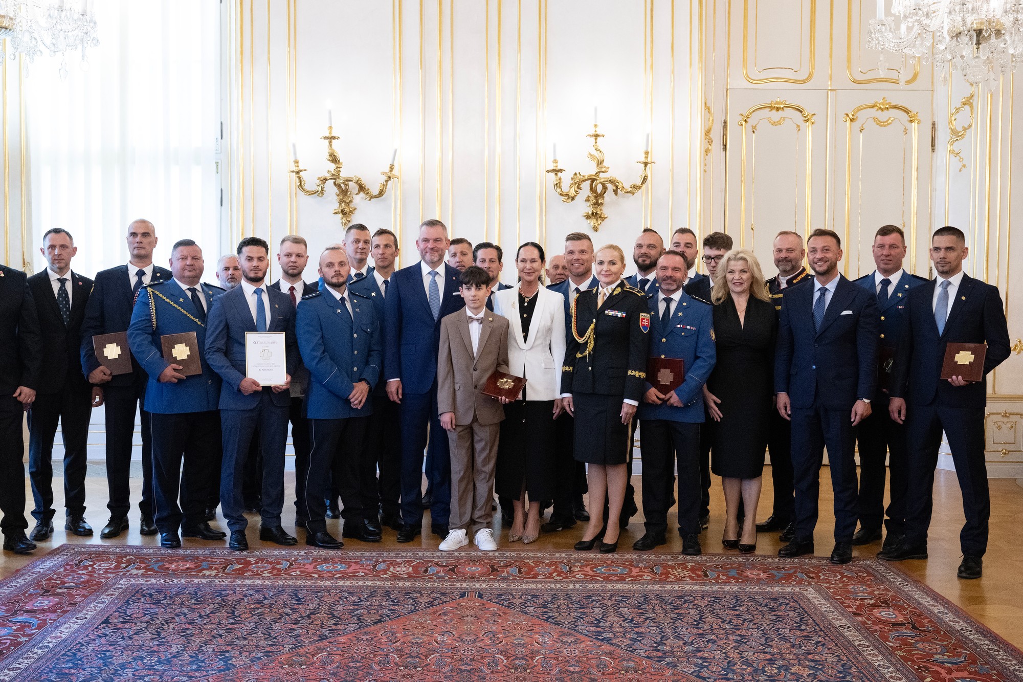 Prezident SR Peter Pellegrini prijal záchranárov a laureátov ocenenia Zlatý záchranársky kríž 2024 v Prezidentskom paláci.