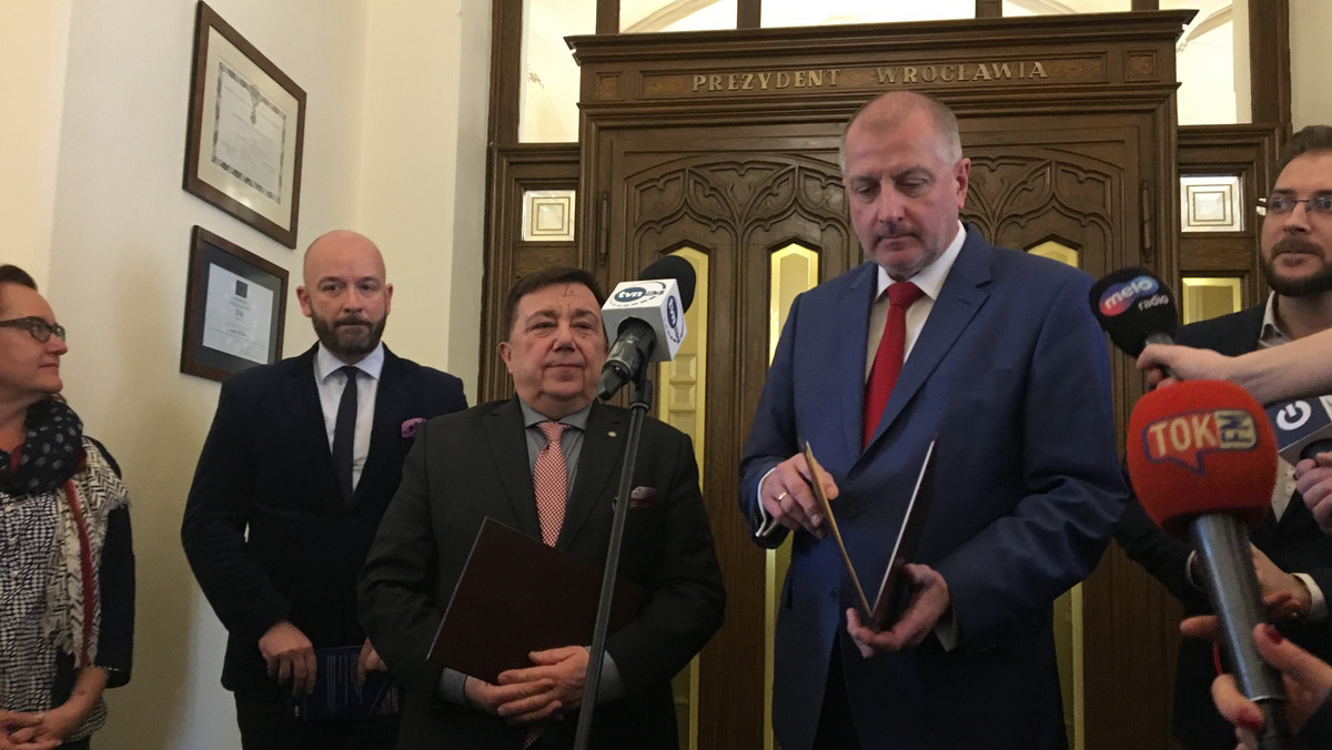 Prezydent Wrocławia podpisał porozumienie o współpracy z Okręgową Radą Adwokacką w sprawie udzielania nieodpłatnej pomocy prawnej osobom poszkodowanym w wyniku przestępstw na tle narodowościowym.
