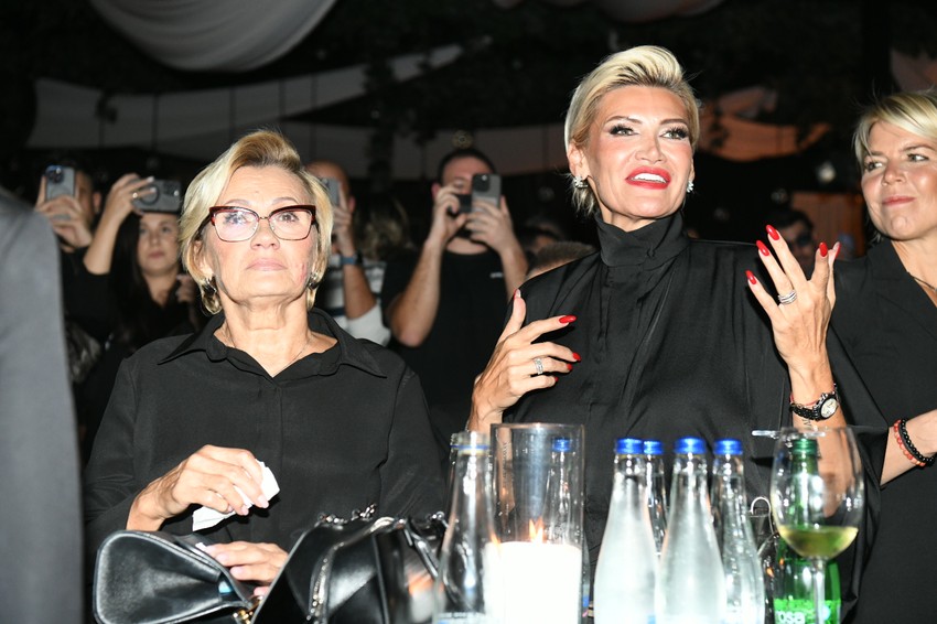 Majka Nataše Bekvalac plače uz pesmu "Mama"