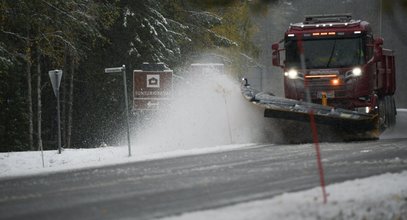 Pierwszy atak zimy w Europie. Śnieżyca zasypała domy i drogi, a to wszystko niedaleko Polski