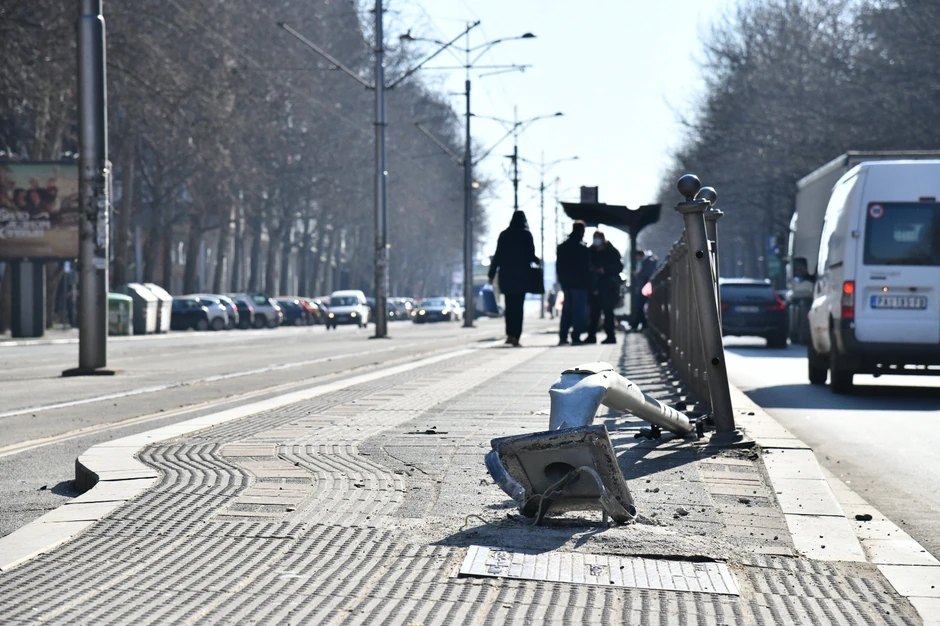 Oboren semafor na mestu nesreće