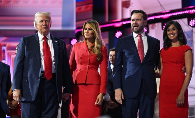 Melanija Tramp u crvenom Dior odelu kao podrška suprugu Donaldu na na Republikanskoj nacionalnoj konvenciji u Milvokiju