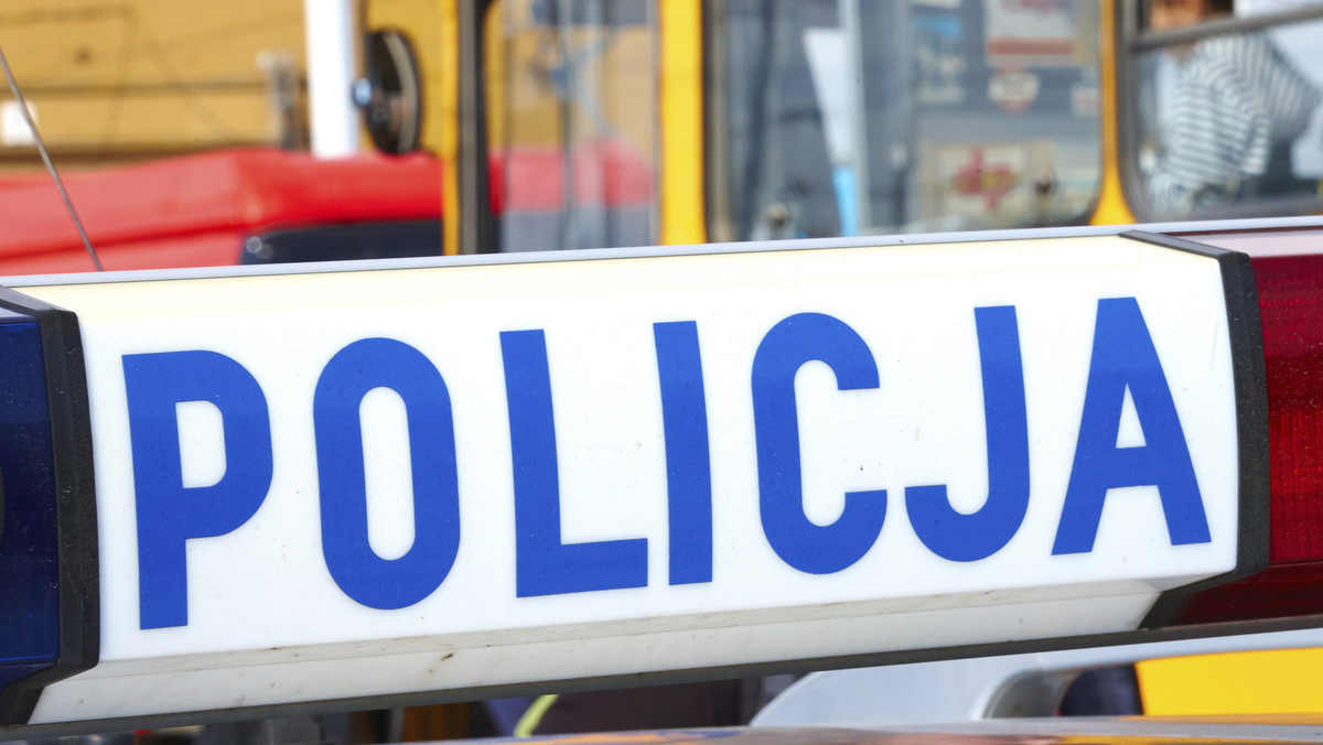 Fałszywego policjanta zatrzymali w Lublinie prawdziwi mundurowi. 40-letni Paweł P. wyłudził 200 złotych od młodego kierowcy - informuje Radio Lublin.