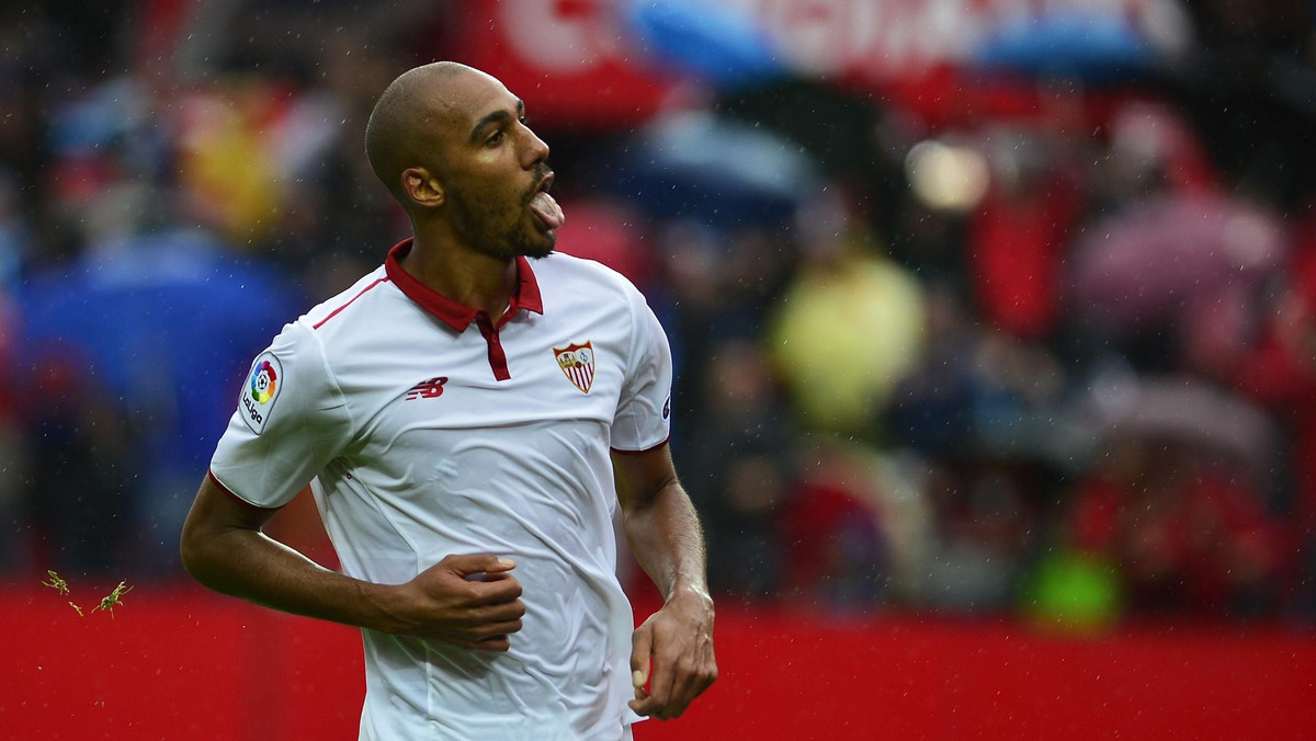 Defensywny pomocnik Sevilla FC Steven N’Zonzi zbiera znakomite recenzję w Primera Division. 27-letni Francuz znalazł się na celowniku Barcelony. Według „Mundo Deportivo” N’Zonzi na Camp Nou miałby być zmiennikiem dla Sergio Busquetsa.