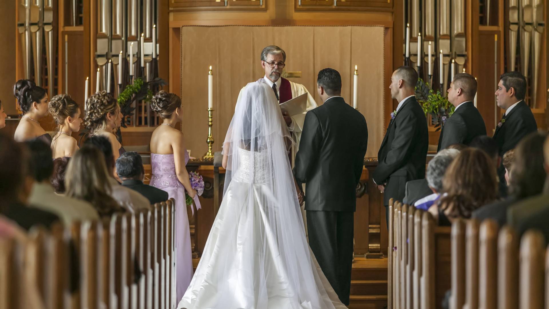 Az esküvőn levetített szexvideóval buktatta le a vőlegény hűtlen menyasszonyát - videó