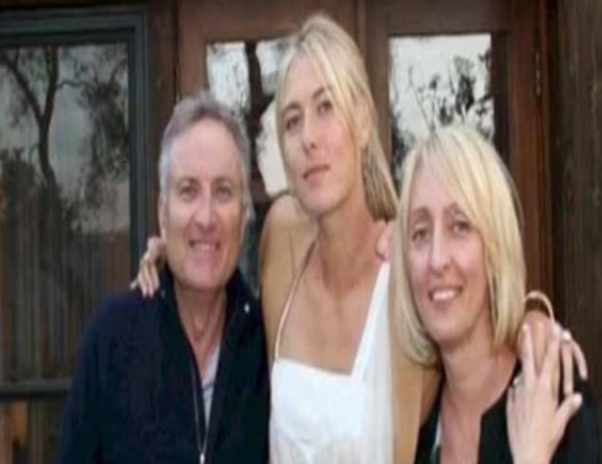 Šarapova sa mamom i tatom