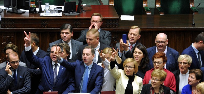 Poseł PO: Straż Marszałkowska poinformowała nas, że przebywamy na sali sejmowej nielegalnie