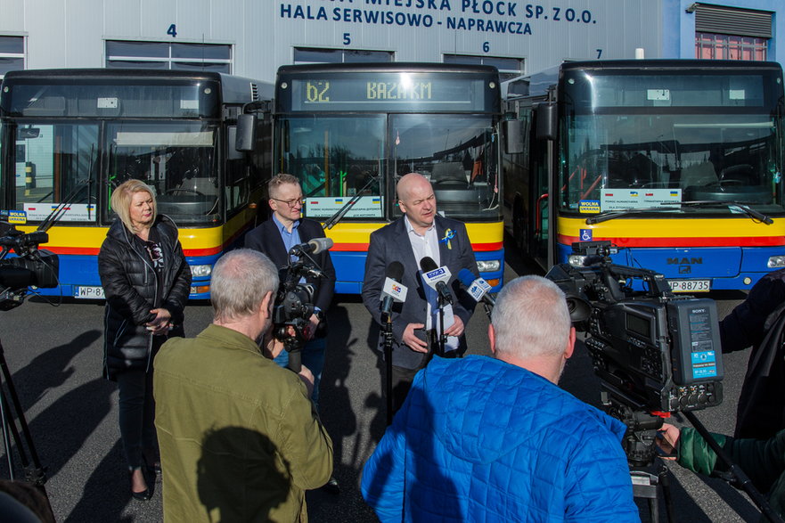Cztery miejskie autobusy z Płocka wyjechały dziś do Ukrainy