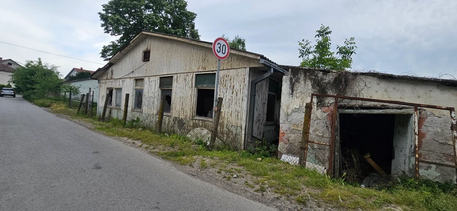 Barake u Leštanima u kojima je spavao mladić osumnjičen za silovanje starice