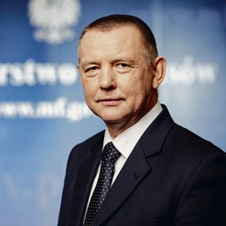 Marian Banaś, szef KAS: Po reformie urzędnicy nie stracą finansowo