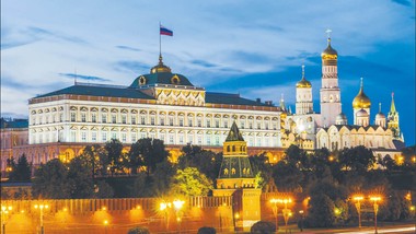 rosyjska ropa wciąż omija zachodnie sankcje. w planach kolejne restryk