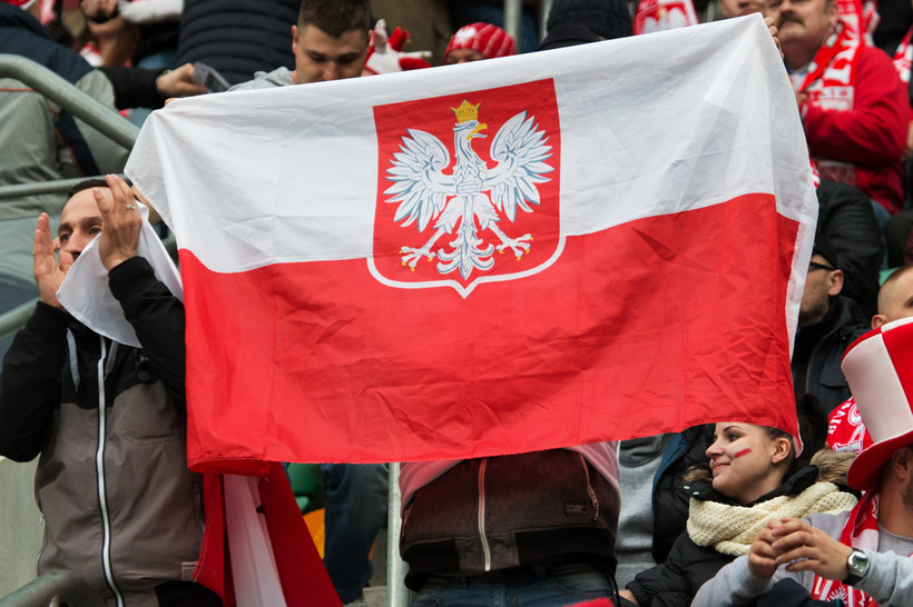Skręt młodych na prawo podkreślany jest nie tylko w stosunku do Polski, ale całego regionu.