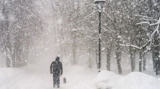 Zima znowu w natarciu. IMGW wydał alerty śnieżne i wiatrowe dla kilku województw