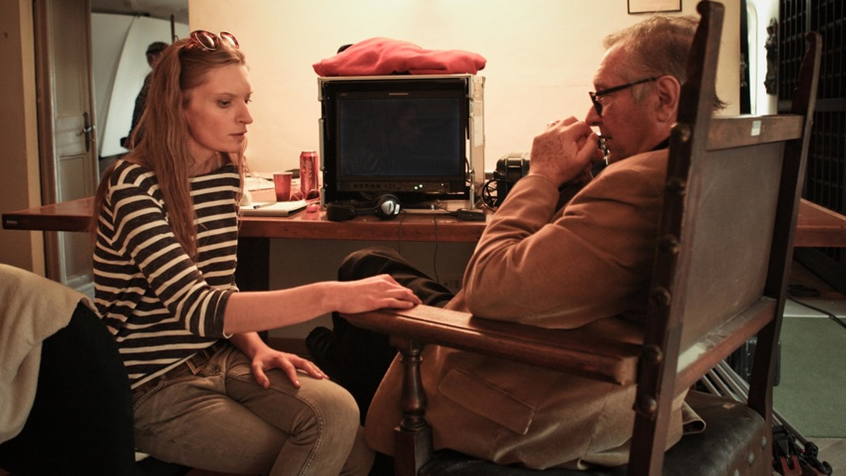 W sobotę 13 kwietnia zakończyła się we Włoszech pierwsza część zdjęć do nowego filmu Krzysztofa Zanussiego pt. "Obce ciało". Na planie w Ankonie spotkali się Agata Buzek oraz włoski aktor Riccardo Leonelli.