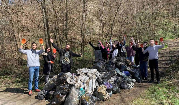 Akcija čišćenja deponije na putu ka manastiru Rača