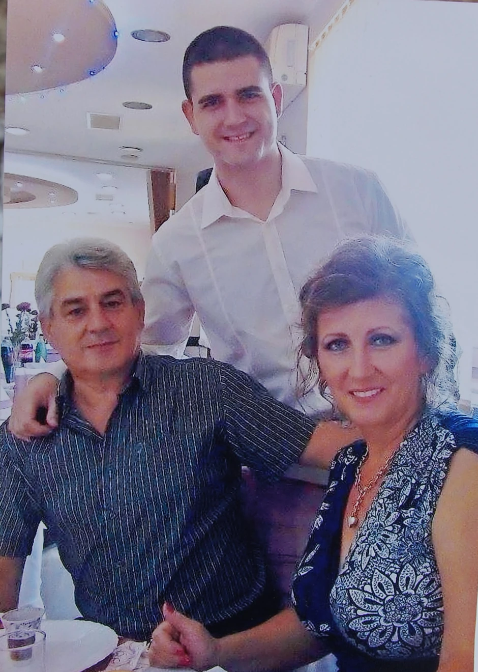 Nemanja Stojanović sa majkom Tanjom i ocem Mikijem