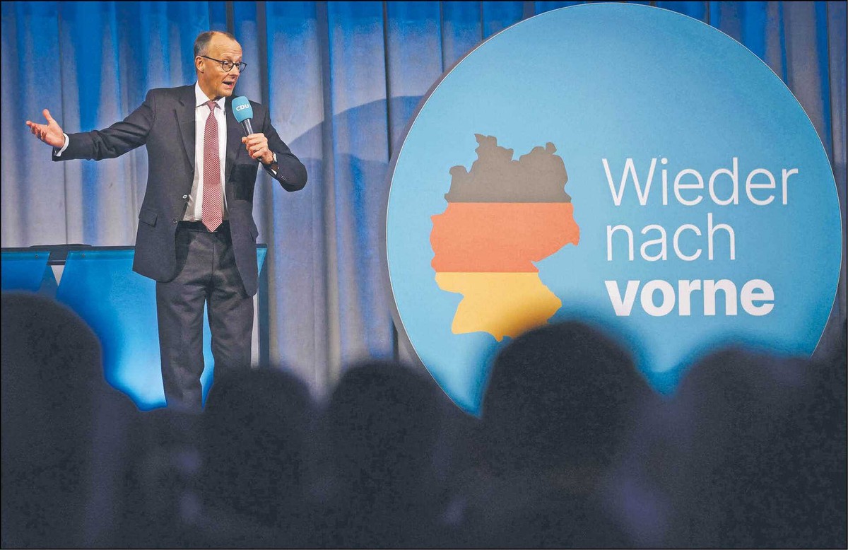Kandydat chadeków na kanclerza Friedrich Merz na wtorkowym wiecu w Halle
